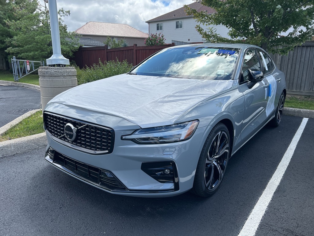 2024 Volvo S60 B5 AWD Ultimate Dark Theme Mississauga