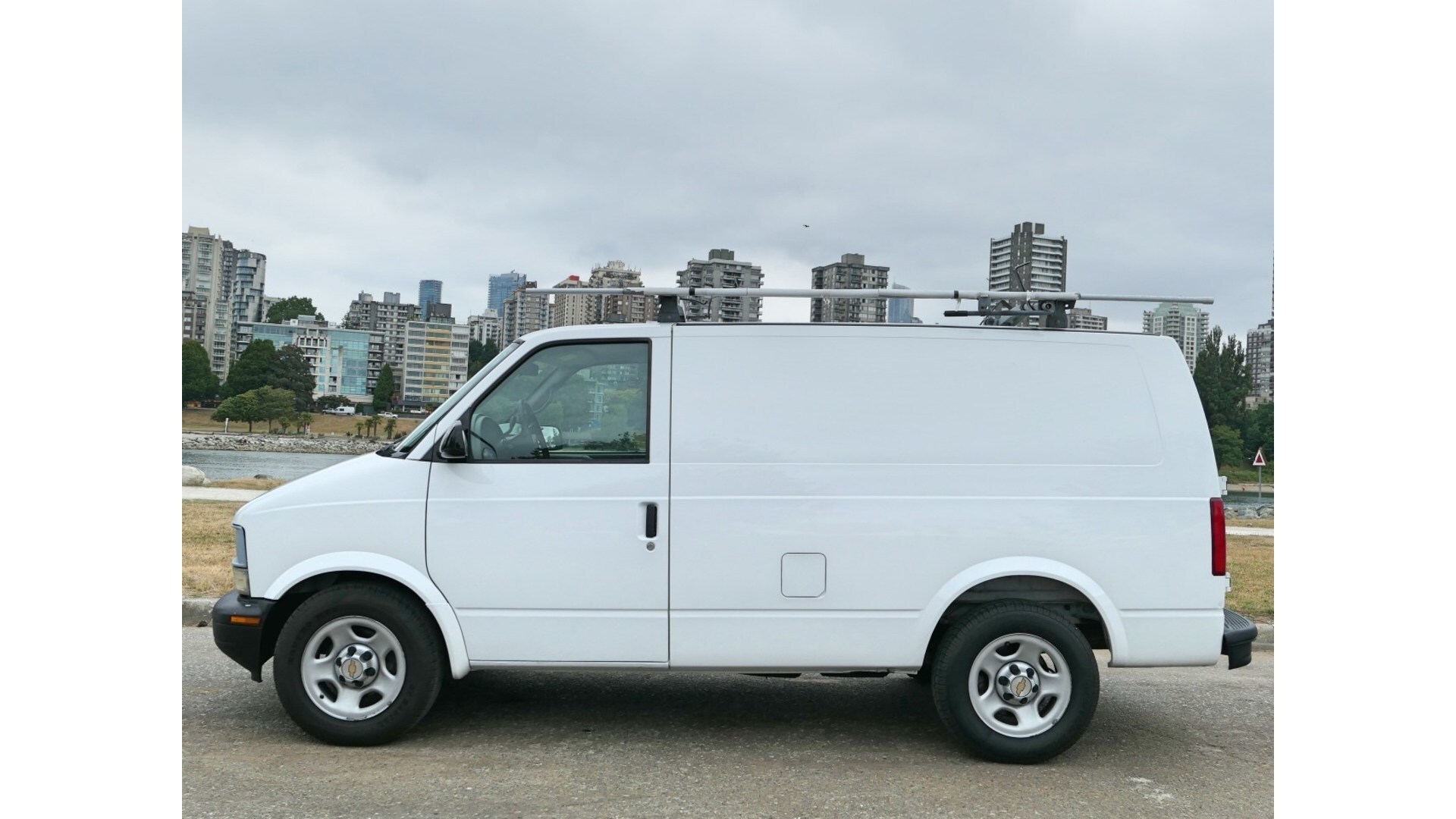 2005 Chevrolet Astro Cargo Van W Bluetooth Backup