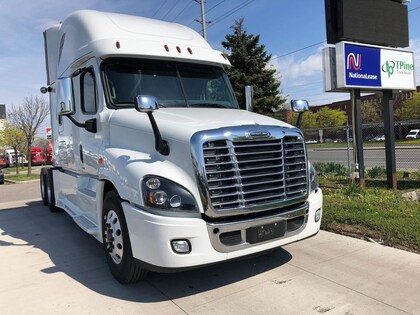 2017 Freightliner Cascadia Clean Interior Ready