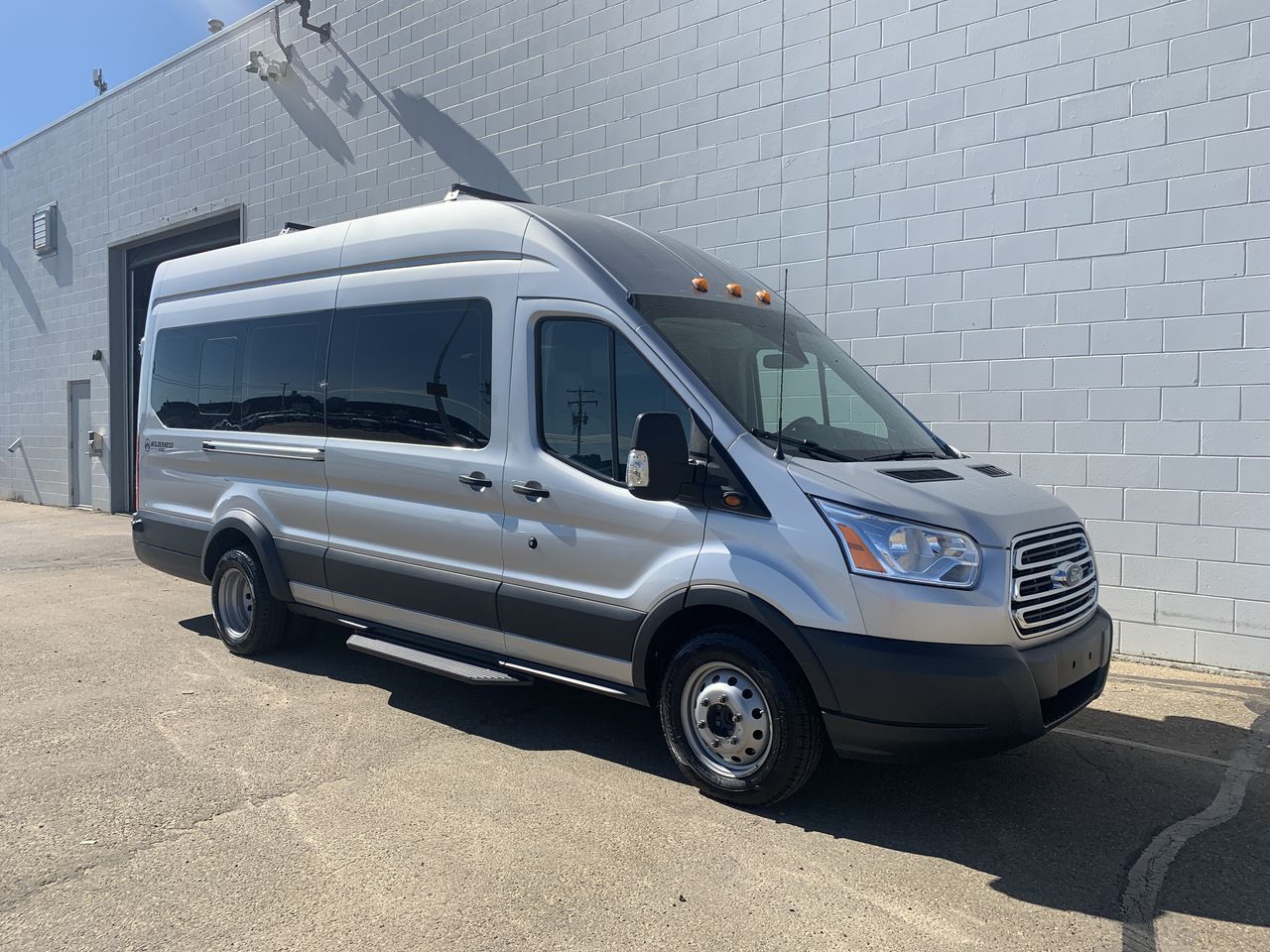 2018 ford transit passenger wagon curb weight