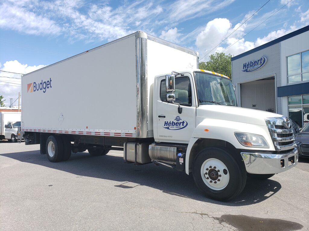 2016 Hino 358 26 PIEDS TAILGATE - Victoriaville QC