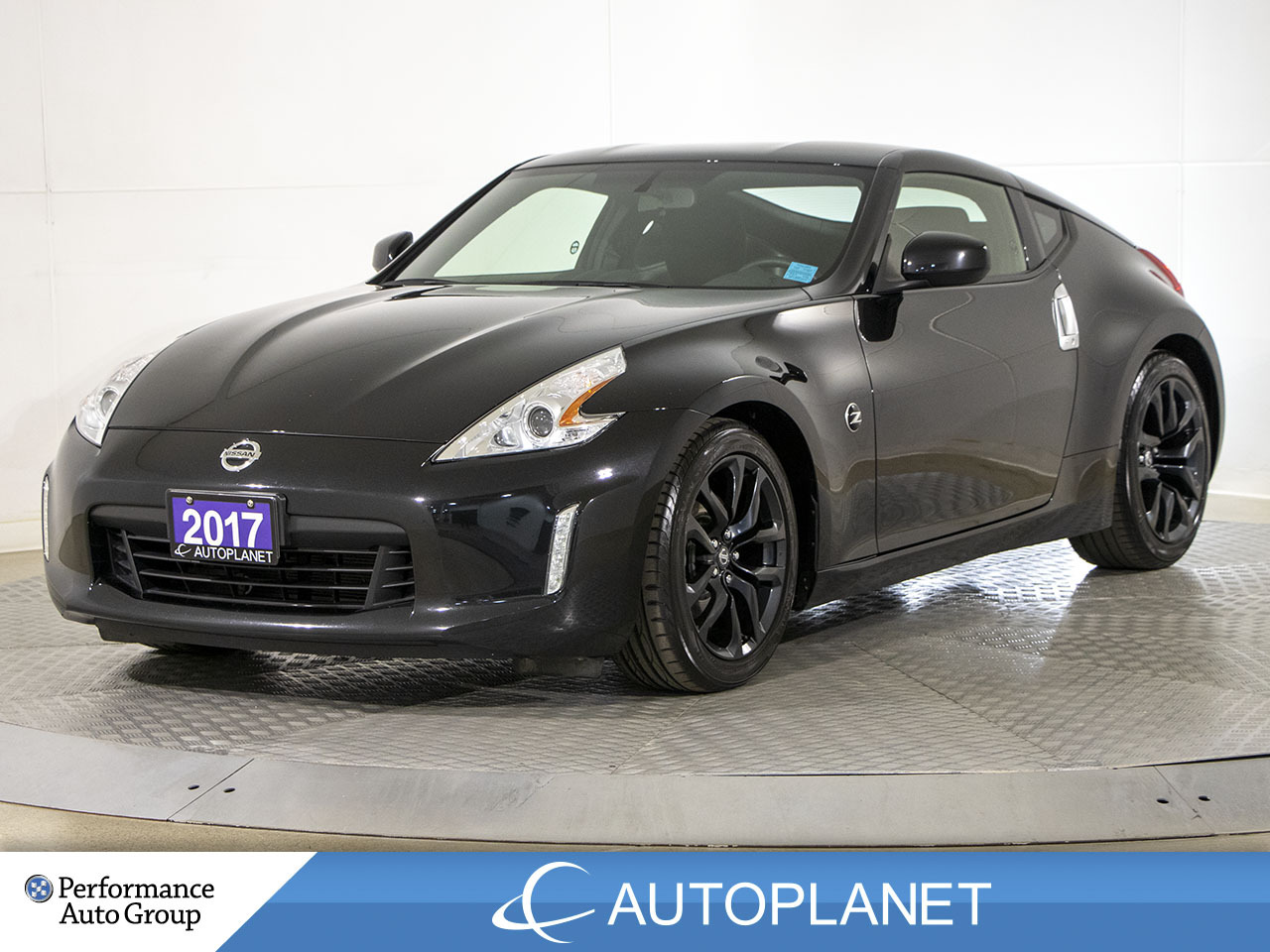 2017 nissan 370z black