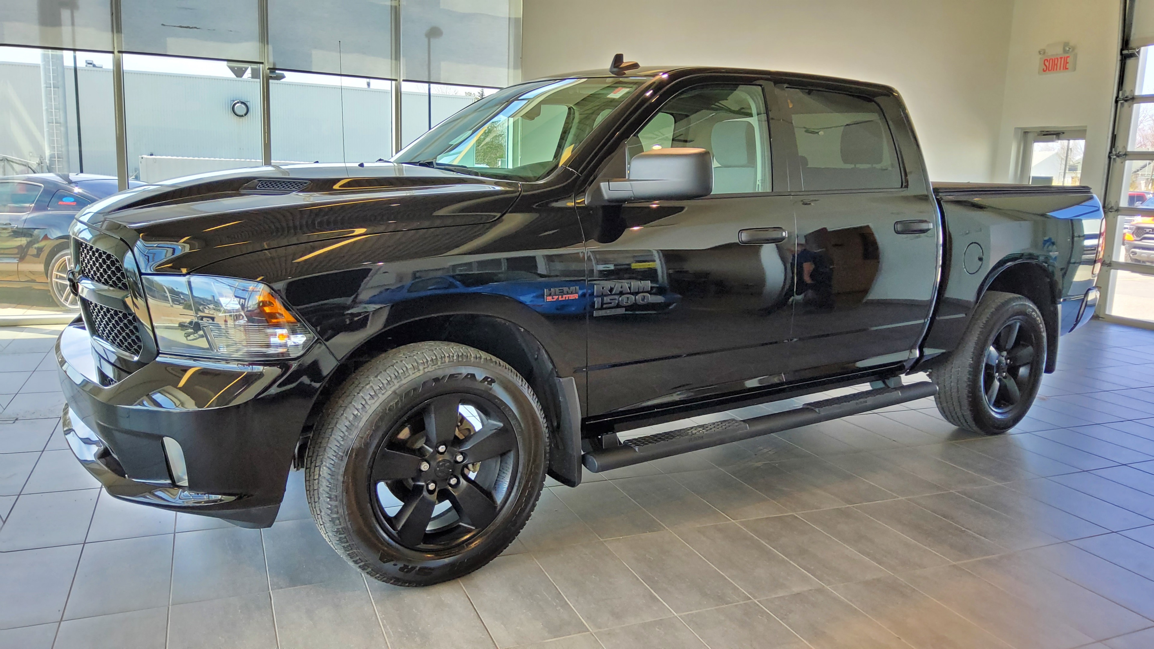 21 Ram 1500 Classic Night Edition Capot Sport Google Garantie Sherbrooke