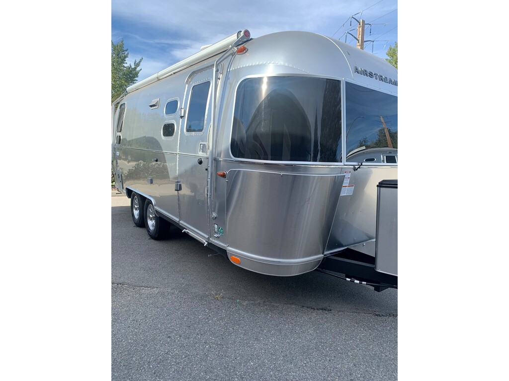 2022 Airstream Flying Cloud 23CB // View Today! Penticton