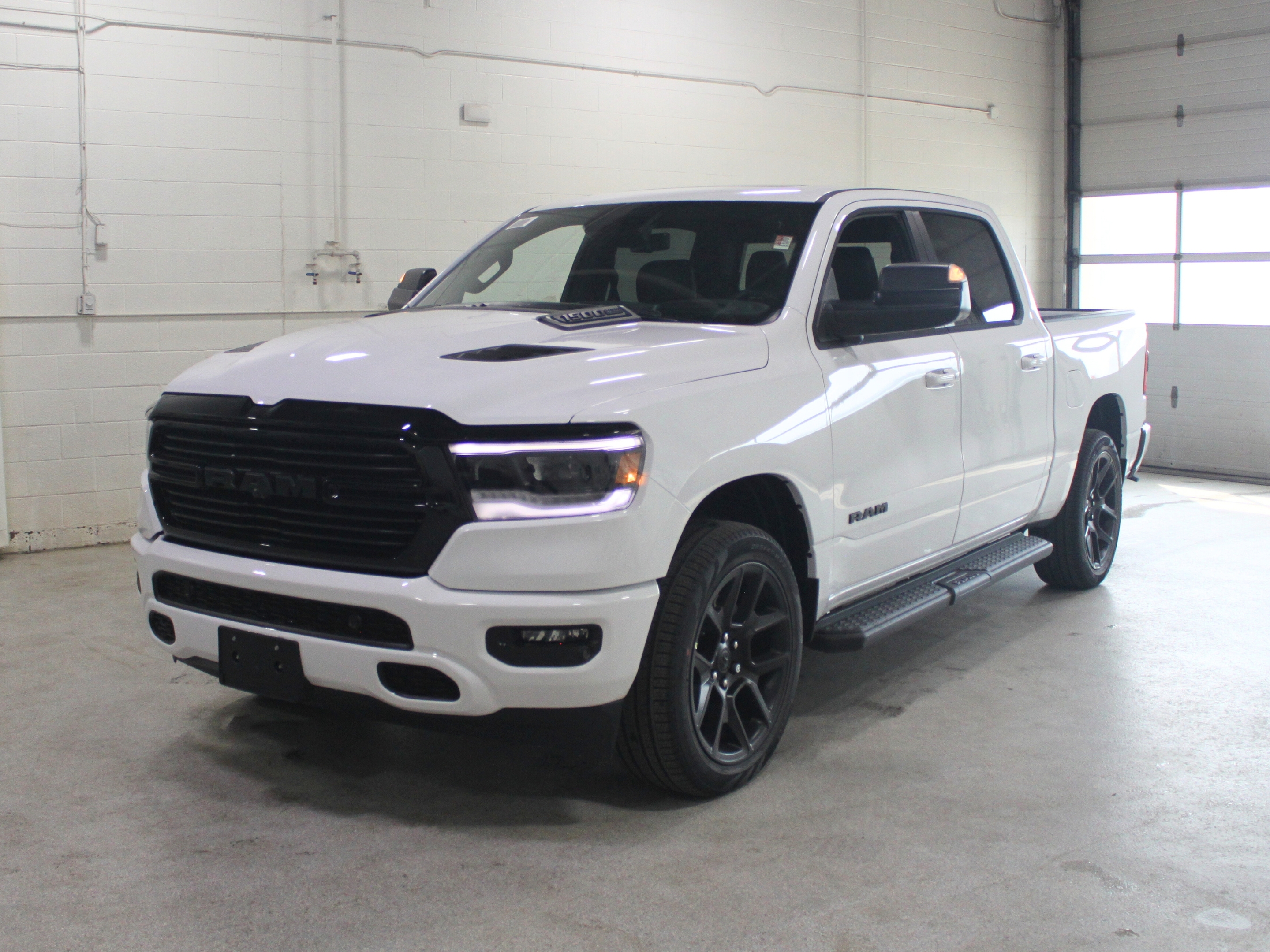 2023 Ram 1500 SPORT | LEATHER | PANORAMIC SUNROOF | SIDE STEPS