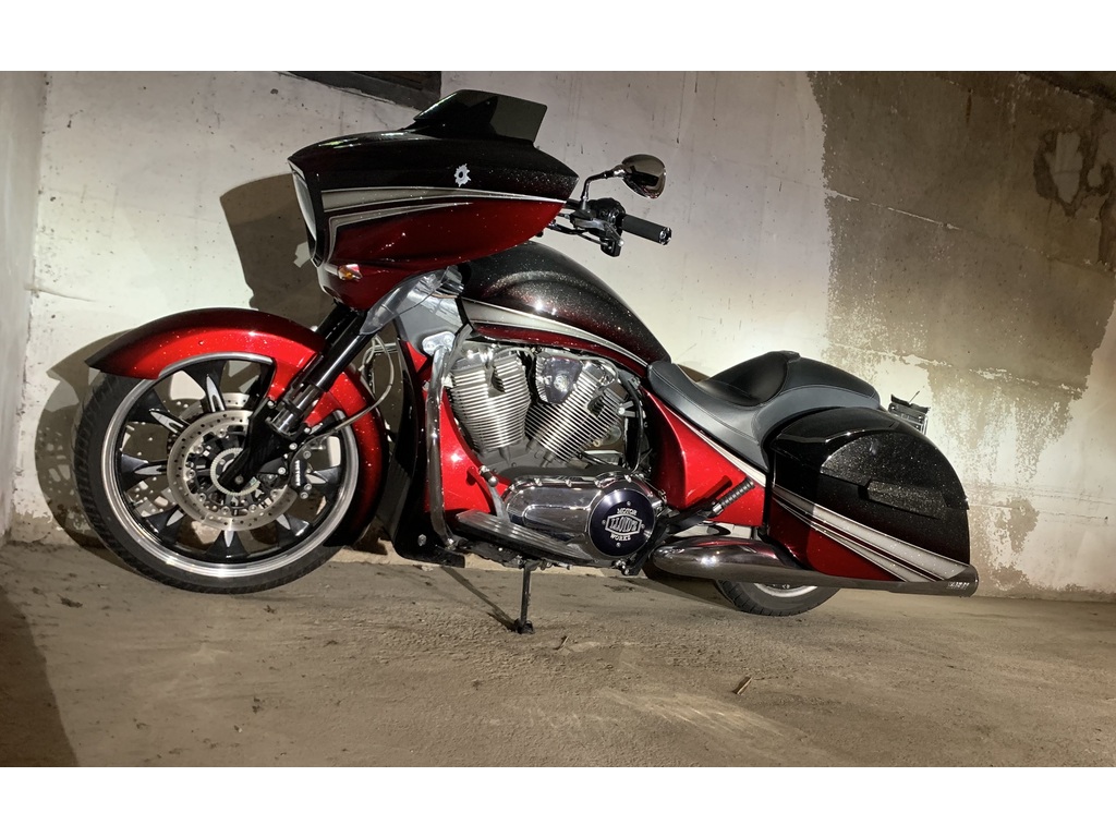 2016 Victory Motorcycles Magnum Custom - Burlington